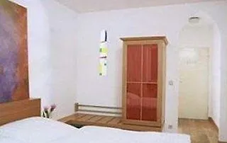 فندق فيرست كرياتيف إليفانت