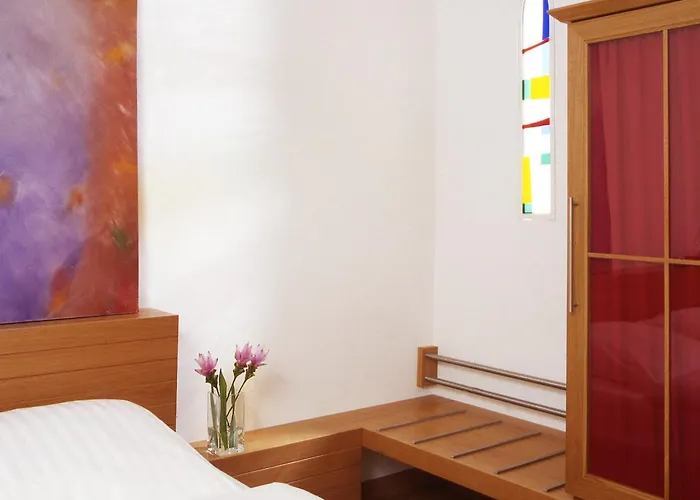 1st Creatif Elephant Hotel