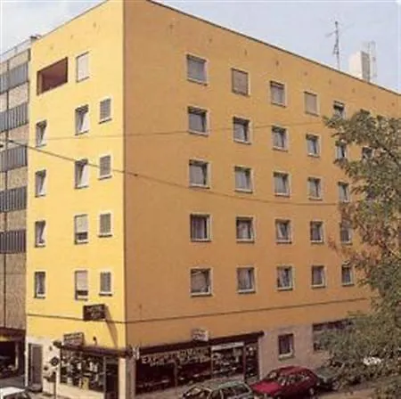 Hotel 1st Creatif Elephant Munich